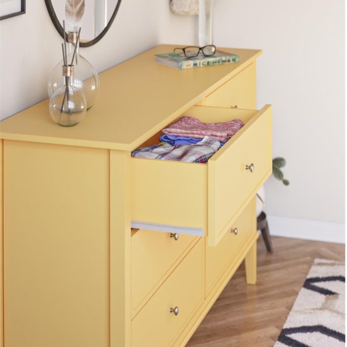Soderville 6 Drawer Dresser in Pink