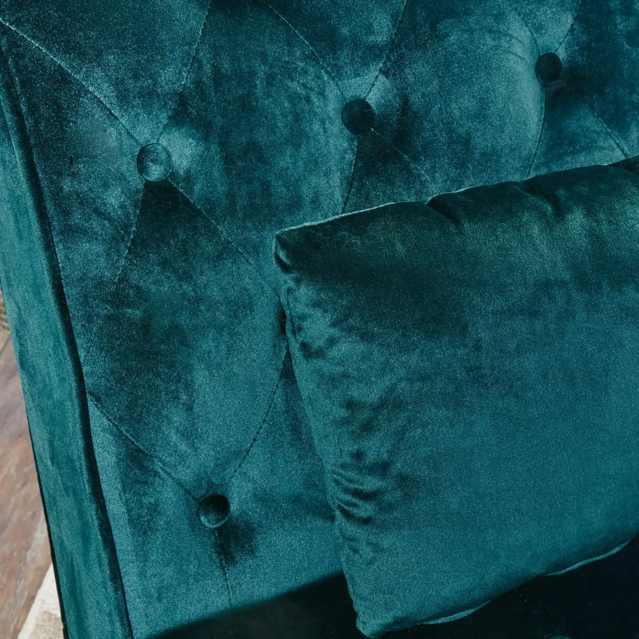 Rubie Velvet Chaise – furniture